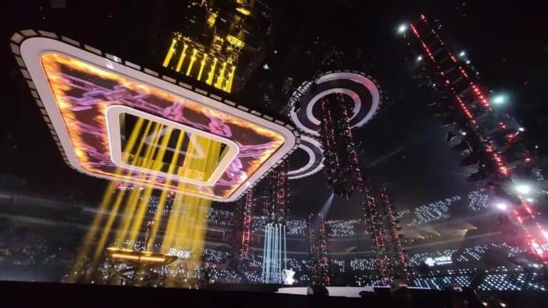 Gran escenario al aire libre para el espectáculo de TikTok Mil y Una Noches